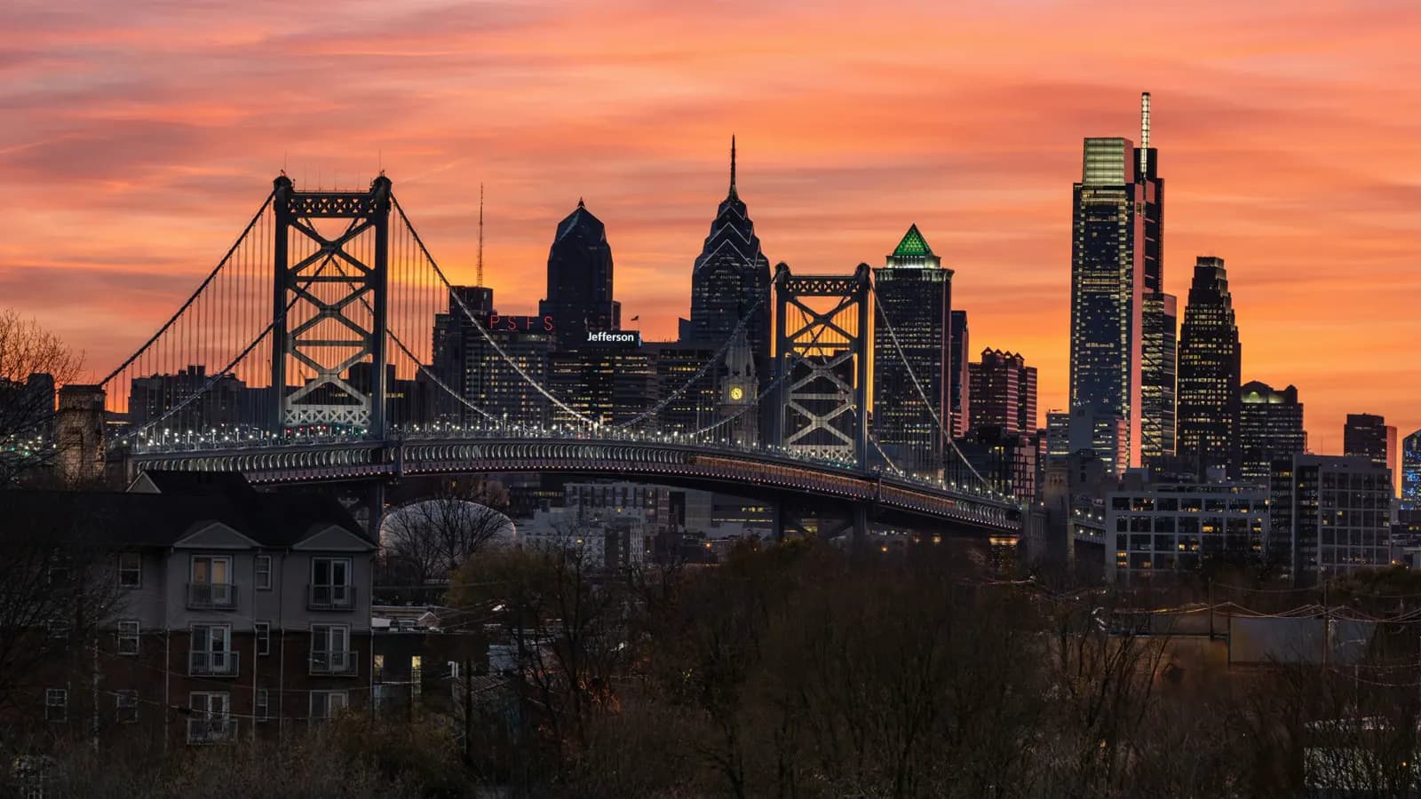 Philadelphia skyline and the Benjamin Franklin Bridge at sunset. Philadelphia, Pennsylvania